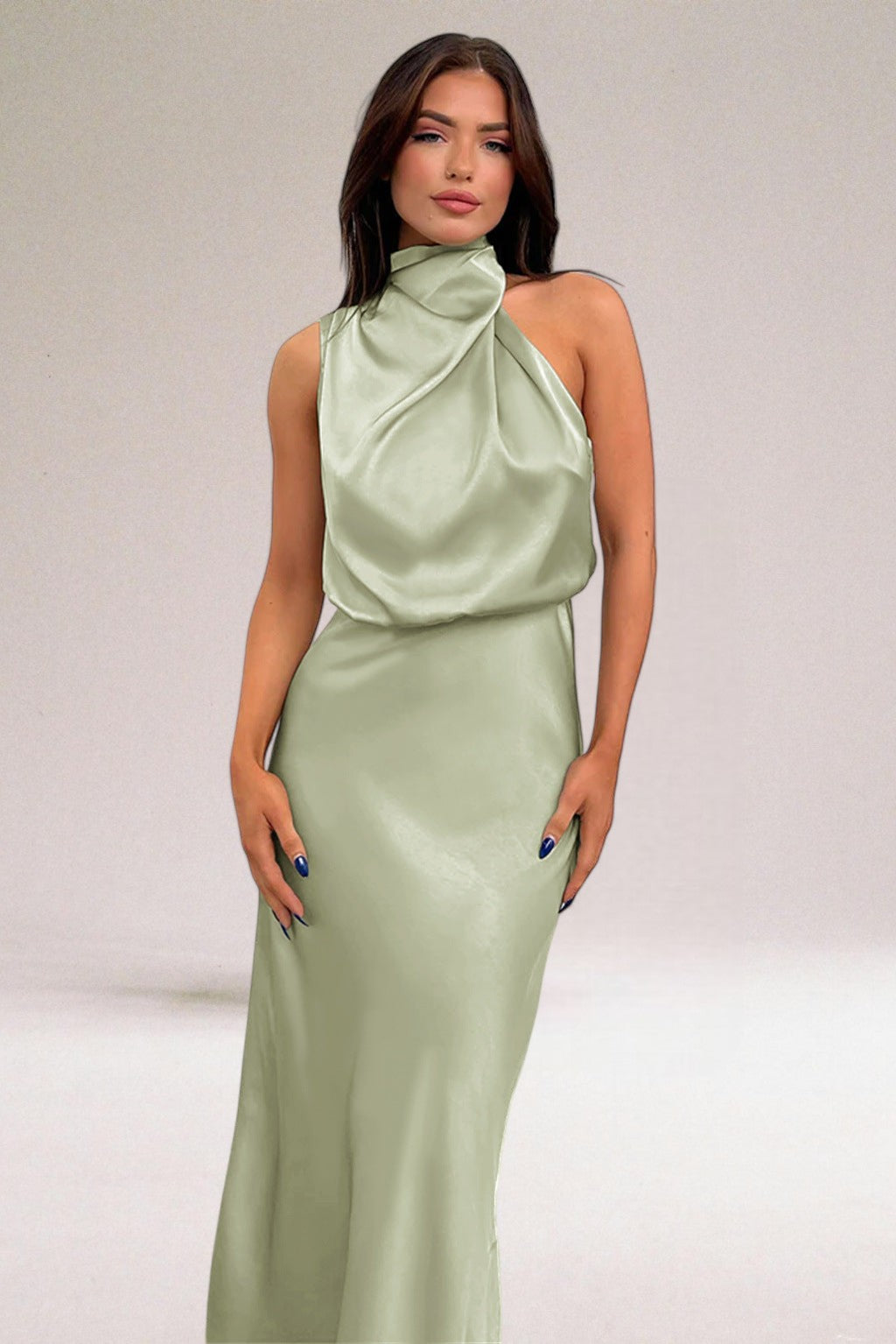 Flavia™ | Robe en satin glamour avec dos nu